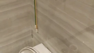 和妹妹男朋友搞，全程露臉讓帥氣男小伙享受姐妹花一起伺候