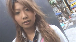 美臀小女友，居家激情操逼，开档网袜情趣手铐，第一视角后入，抱着肥臀一顿操，特写视角更是诱惑