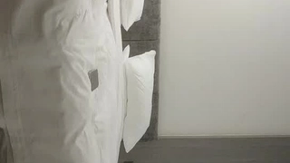 欧洲女孩沉迷于女同性恋性玩具和假阳具游戏
