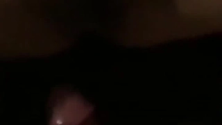 宿舍女学生偷抓奶