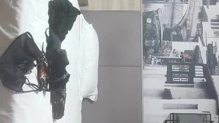 新人女主播小妹妹，全裸自慰，粉色蝴蝶逼，揉搓阴蒂淫水很多第01集