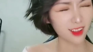 金发女郎自慰，Kanger Linn Karter揉她的骚逼