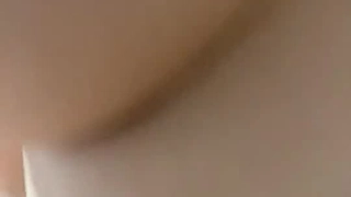 大学生Jade享受与大鸡巴的硬核性爱