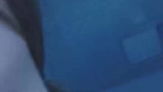 劲爆巨乳 美女一边揉一边吸