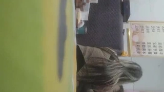 我勾引我的继兄弟,趁女友离开时给他戴绿帽子